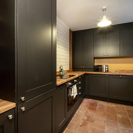 Graceful Period In بريستول