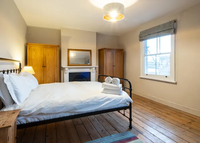 Graceful Period In * בריסטול