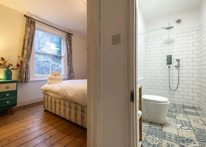 Graceful Period In بريستول