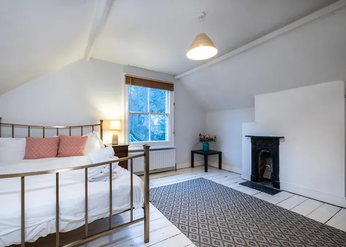 度假居 Graceful Period In *