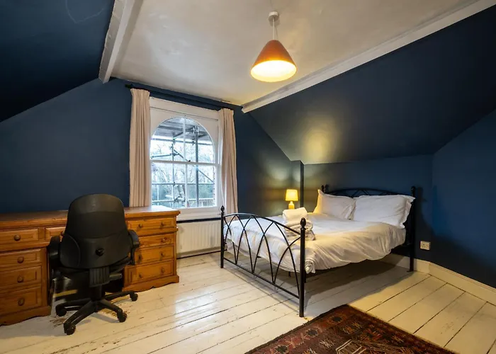 Graceful Period In * Bristol