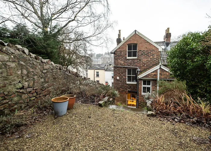 Graceful Period In בית נופש